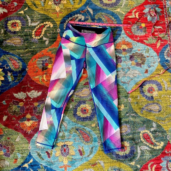 VSX Pants - Victoria’s Secret VSX - Capri Yoga Pants Leggings